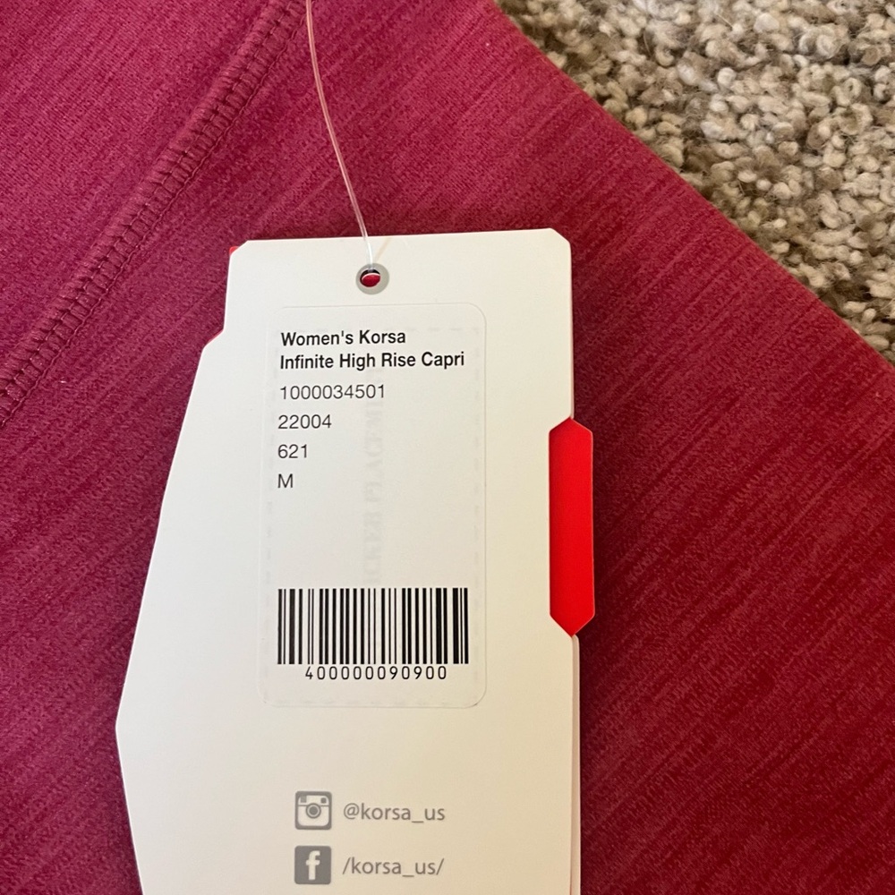 NWT Korsa Raspberry colored Capri Leggings, size M - Picture 4 of 4
